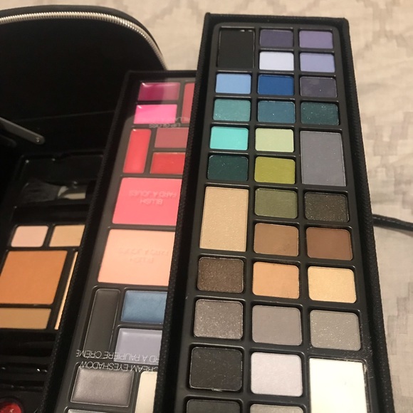 Makeup - Picture 3 of 5